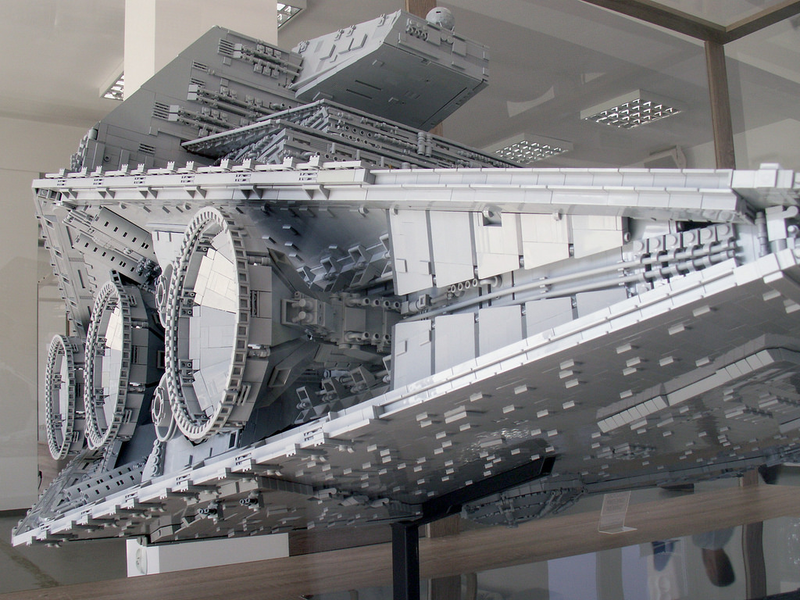 Illustration for article titled 40.000 piezas de Lego: así se construye una colosal nave de Star Wars